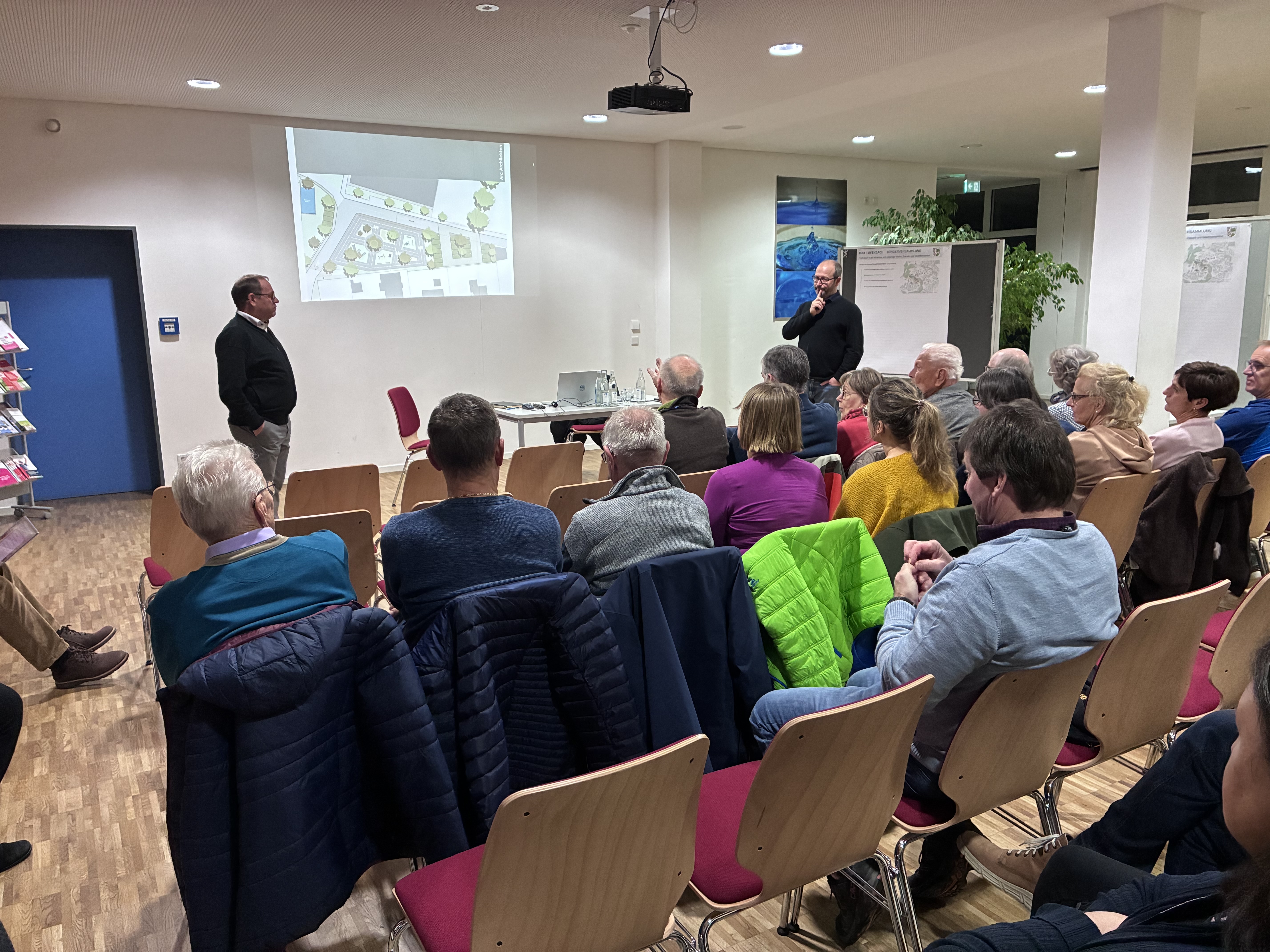 Impressionen aus der Bürgerversammlung im Dezember 2025 mit Bürgermeister Fürst und den Anwesenden