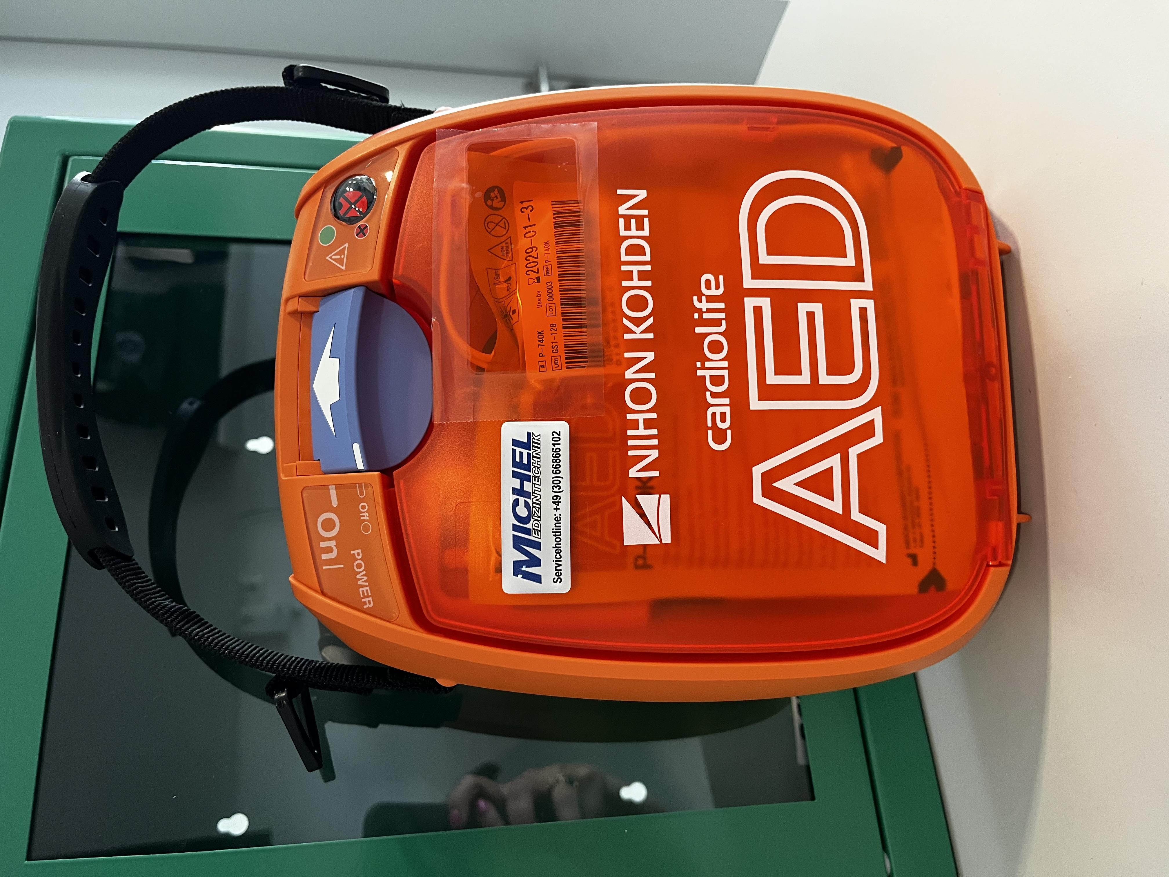 Defibrillator